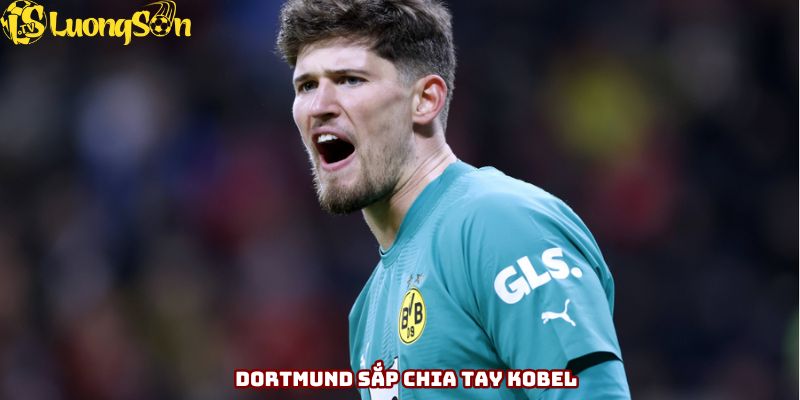 Dortmund có thể chia tay thủ thành Gregor Kobel